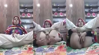 सेक्सी पाकी मुस्लिम गर्ल ने रगड़ी अपनी प्यासी चुत