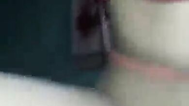 गर्लफ्रेंड को गोद में बिठाकर उसे जमकर चुदाया