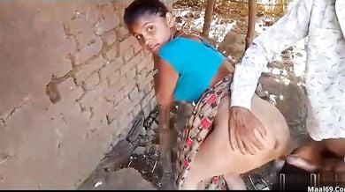 19 साल की गरीब देहाती बीवी की गोरी गांड मारी झोपड़ी में