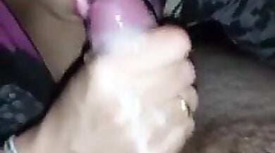 मुठ मारकर बीवी ने कमशॉट सीधा मुंह में लिया