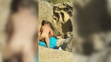 ट्रैकिंग पर नंगे बदन चुदाई कर रहे कपल पर स्पायिंग