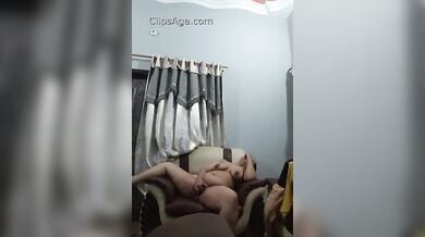 मेरे बेस्ट फ्रेंड के मॉम ने नंगे बदन किया हस्तमैथुन