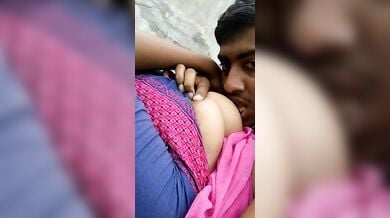 देहाती लड़के ने पिया भाभी का दूध