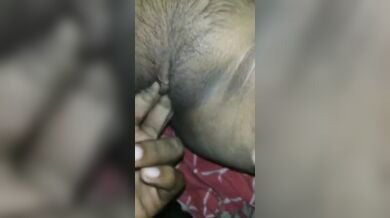 बीवी की साड़ी उठाकर चोदी उसकी चर्बीदार चूत