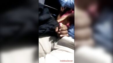चलती बस में तेलुगु औरत ने हिलाकर चूसा सहयात्री का लंड