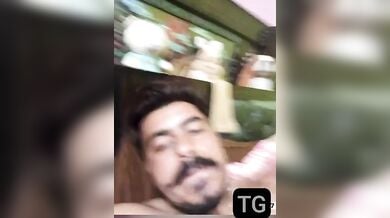 बीवी ने अपने हरियाणवी पति को अपने गोरे बुब्स खिलाएं