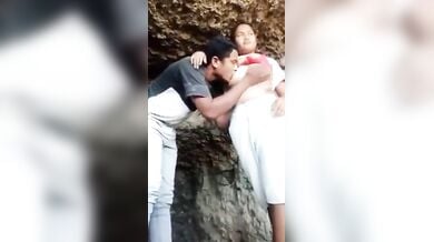 खुल्ले मे चूसा गर्लफ्रेंड के बडे बूब्स चूसाया लंड