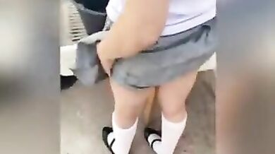 नेपाली कॉलेज गर्ल की स्कर्ट उठाकर की डॉगी स्टाइल चुदाई