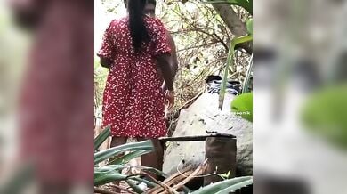 पार्क में लकड़ी के फट्टे पर चुदाई करते लवर्स की हंटिंग