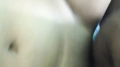 मूड में आकर वाइफ ने जांघें चूत खोल दी चोदने के लिए