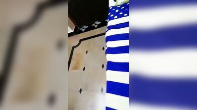 बीवी ने बेशर्मी से जांघें फैलाकर चूत चोदने के लिए परोसी