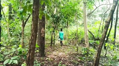 बिहारी लड़की की घने बालों वाली बुर जंगल में चोदी