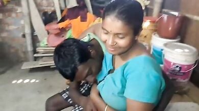 विलेज गरीब पति पत्नी की जोरदार चुदाई कच्चे मकान में