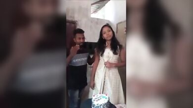 गर्लफ्रेंड के बर्थडे पर बॉयफ्रेंड ने उसे खूब पेला झड़ने तक