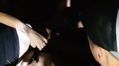 31st की पार्टी में लड़कों ने खुले में चोदा एक ड्रंक लड़की