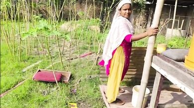 नेचुरल विलेज भाभी की क्लियर चूत चुदाई उसी की झोपड़ी में