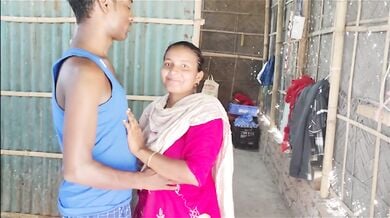 नेचुरल विलेज भाभी की क्लियर चूत चुदाई उसी की झोपड़ी में