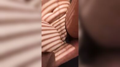 सर्दी में खिड़की से आई धूप में वाइफ चोदने का मजा