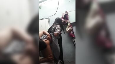 टीचर ने स्टूडेंट लड़की की स्कर्ट उठा के की चुदाई