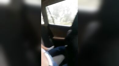 नेपाली चौकीदार से कार में चुदती लड़की