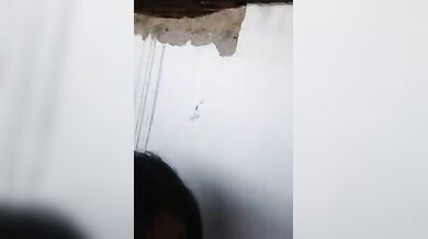 पार्किंग लोट में मुट्ठी लगाते हुए लंड चुसती मंगेतर