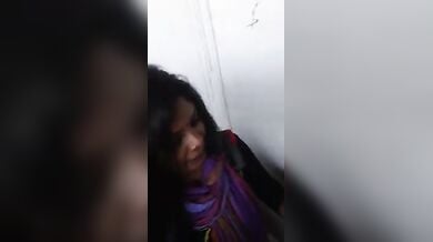 पार्किंग लोट में मुट्ठी लगाते हुए लंड चुसती मंगेतर