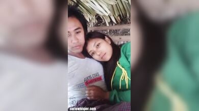 नेपाली लवर्स ने की खेत में बने झोपडी में चुदाई