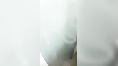 क्लब के टॉयलेट में चुदाई करती इंडियन लडकी पर की स्पाईंग