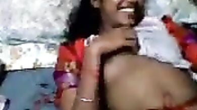 पुराने मोबाइल से बनाया मल्लू लड़की की बूब प्रेसिंग वीडियो