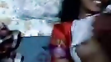 पुराने मोबाइल से बनाया मल्लू लड़की की बूब प्रेसिंग वीडियो