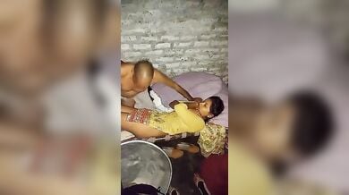 बहुरिया को चोदने के फिराक में बुढा ससुर