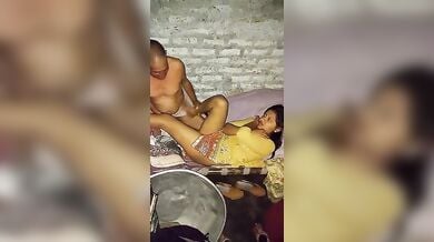 बहुरिया को चोदने के फिराक में बुढा ससुर