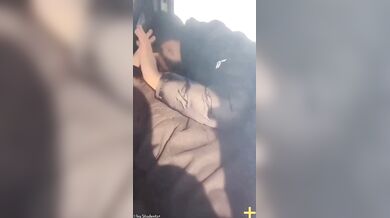 मियां भाई ने कार में किया खातून को किस, किसी ने बाहर से देख हल्ला मचाया