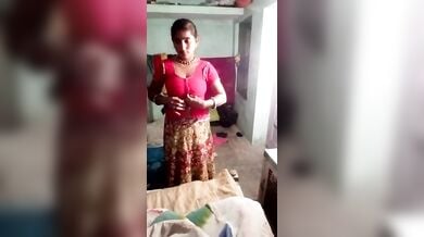 गुजराती बीवी चुदाई के लिए पति के सामने हुई खुद नंगी