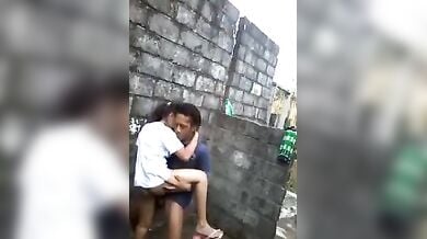 लड़के ने बंजर जगह पर पेली अपनी मणिपुरी गर्लफ्रेंड