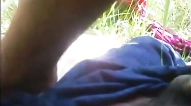 खेत में गांव की लड़की ने चोदा लंड का गन्ना