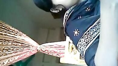 ट्यूशन टीचर ने दबाई स्टूडेंट लड़की के चुचें