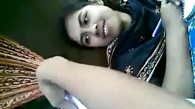 ट्यूशन टीचर ने दबाई स्टूडेंट लड़की के चुचें