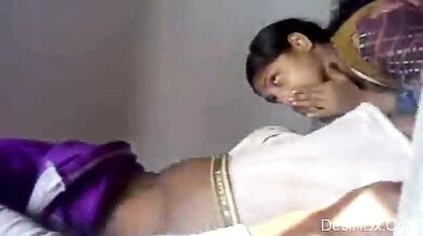 केले जैसे बड़े टेढ़े लोडे से चोदी गर्लफ्रेंड की बुर