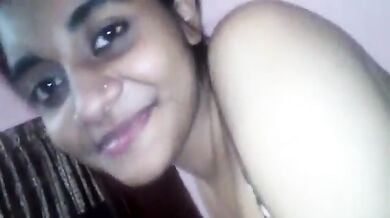 रेड पैंटी पहनी घने लंबे बालों वाली गर्लफ्रेंड ने चूसा लंड