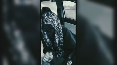 हिजाब बुरखा पहनी सबा ने कार में हिलाया लंड