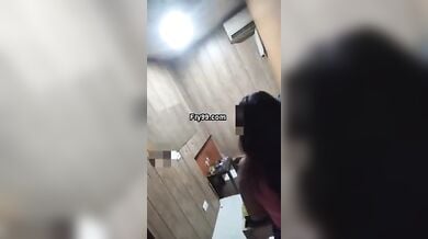 मसाज पार्लर में मसाज गर्ल को जम के चोदा