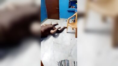 पति के मौजूदगी में बीवी गैर से नंगी चुदी