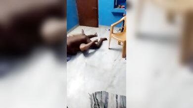 पति के मौजूदगी में बीवी गैर से नंगी चुदी