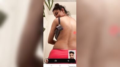 वीडियो कॉल पर मैरिड एक्स गर्लफ्रेंड हुई न्यूड