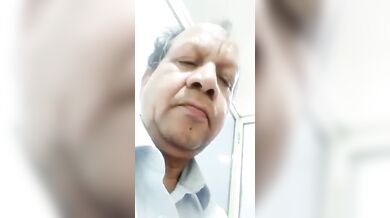 डॉक्टर अंकल ने चाटी नंगी पेशेंट भाभी की चूत