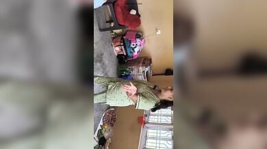 यूपी वाली बेशर्म भौजी की गांड मराई गंदी ऑडियो के साथ