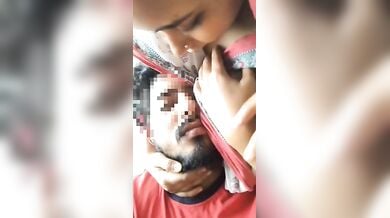 स्कूल में हिजाबी टीचर ने अपने सहकर्मी लवर से की किसिंग, बूब्स सकिंग