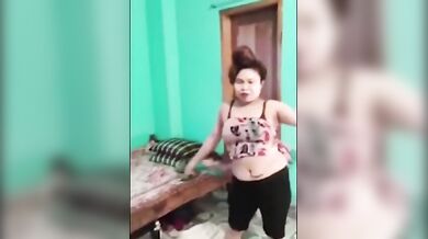 हॉस्टल के लड़कों ने एक बड़ी गांड वाली नेपाली स्लट को चोदा