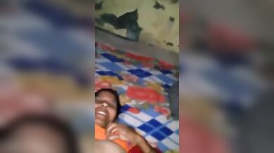 यूपी वाली चाची की चुदाई करते हुए भतीजे ने की हिंदी में कमेंट्री